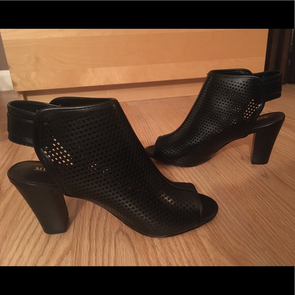 Merona Alyssa Black sandal/heel. Size 7